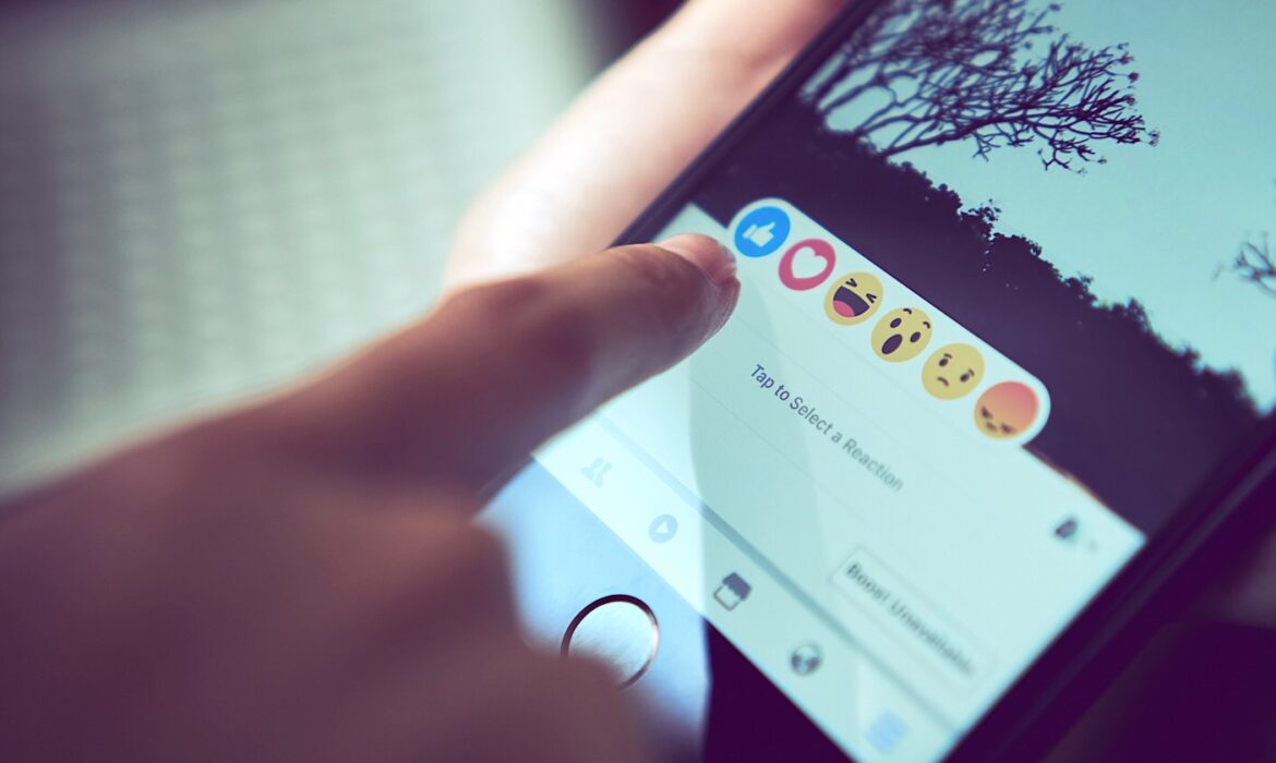 Facebook pourrait suivre Instagram en supprimant les comptes semblables