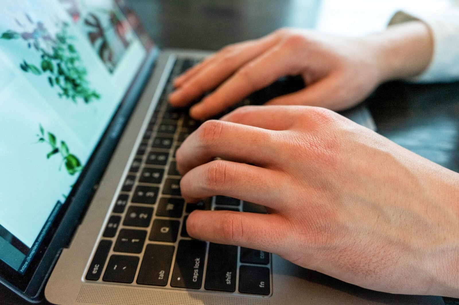 Comment embaucher des écrivains pour votre blog en 2020: le guide ultime pour les débutants